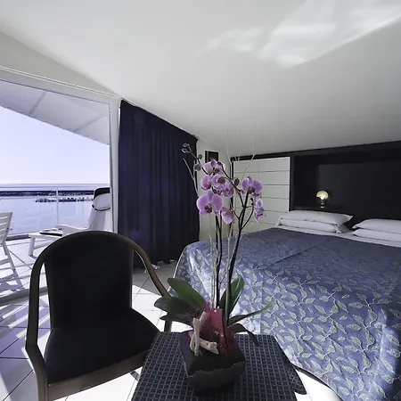 Отель Marinella 3*